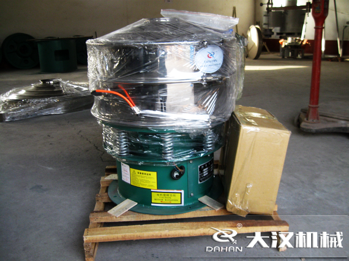 三氯蔗糖粉超聲波振動篩采用不銹鋼+碳鋼材質(zhì)的產(chǎn)品能夠更好的節(jié)省成本，同時能夠達(dá)到想要的篩分效果。